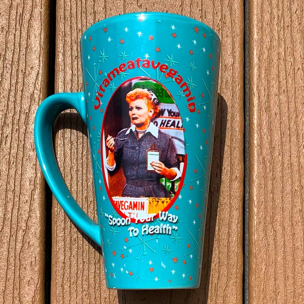 I LOVE LUCY VITAMEATAVEGAMIN 18oz MUG CBS BROADCAST LUCILLE BALL DESILU 2008